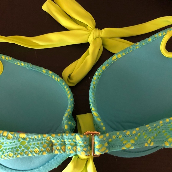Victoria’s Secret Bikini Top 32C (swim) - Picture 2 of 4